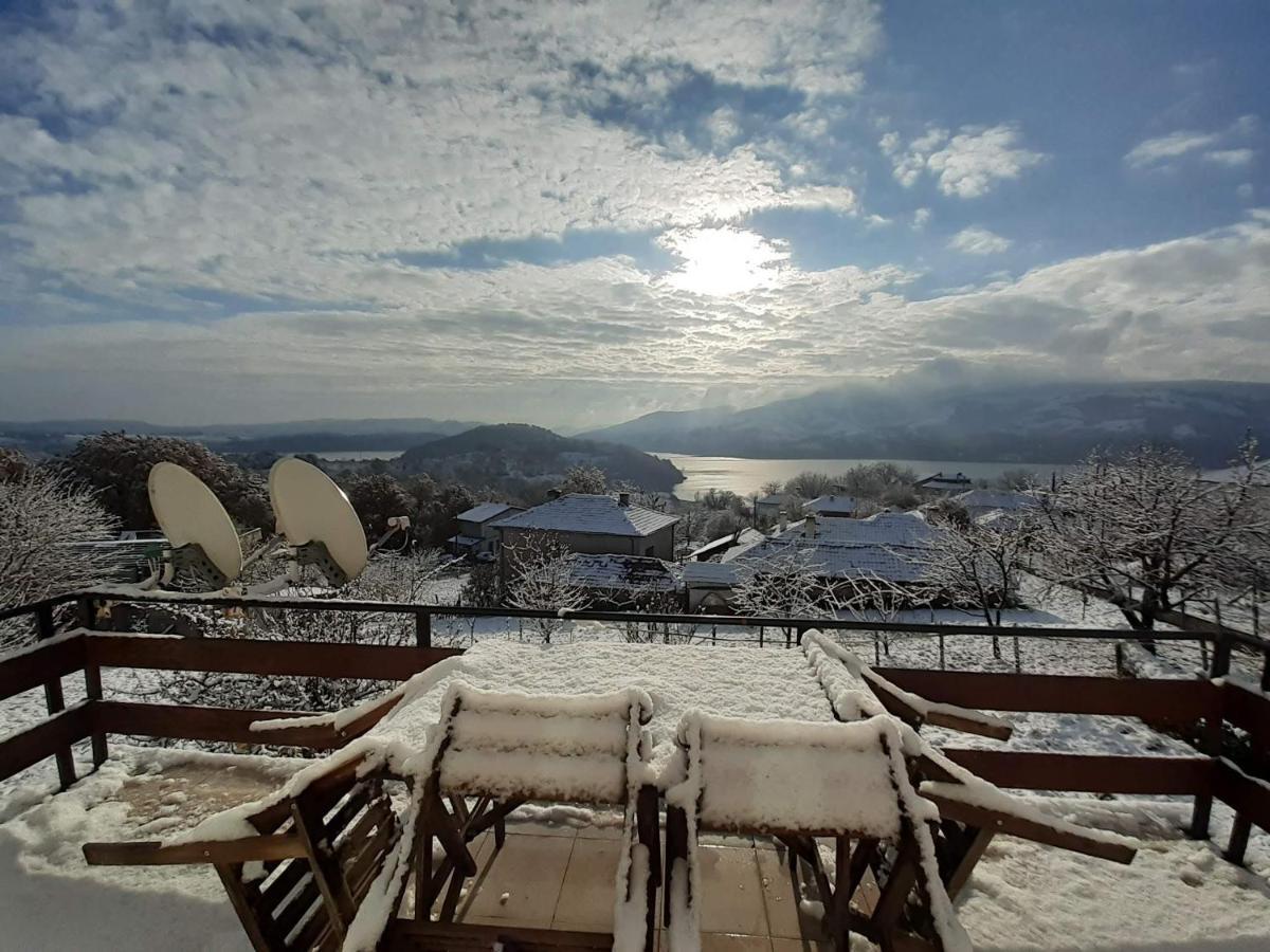 Mihaela Lake Retreat Gnyazdovo Exterior photo